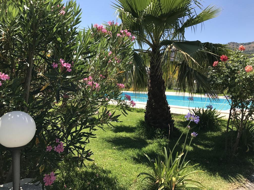 Villa Uliveto فرانكافيلا دي سيسيليا المظهر الخارجي الصورة